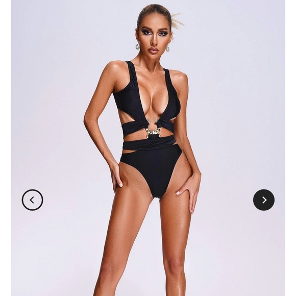 One Piece Sexy Bathing Suit - Picture 2 of 3